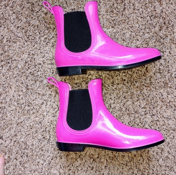 Seven Pink Rain Boots Size 8 Glossy Ankle Chelsea New Insoles - Picture 2 of 4